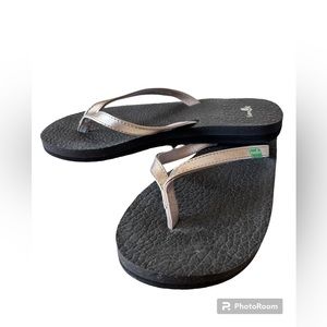 Sanuk Bronze Flip Flops - Size 6